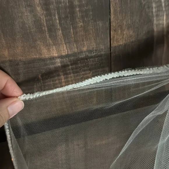 Wedding veil. Finger tip
Length. Sequin edging - Picture 3 of 11